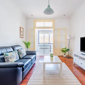 Almirante With 3 Bedrooms Lisbon